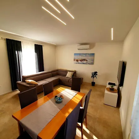 Villa Luxury With Swimming Pool A&n *