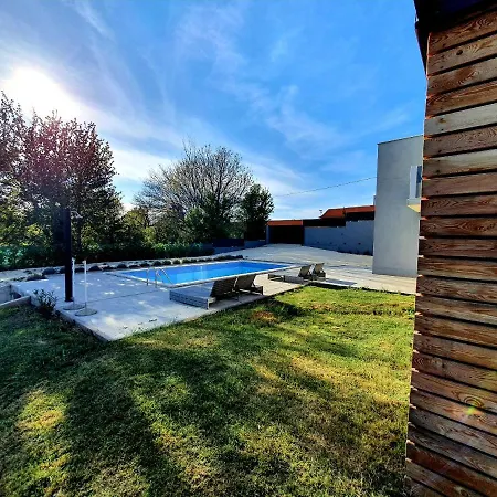 Villa Luxury With Swimming Pool A&n *