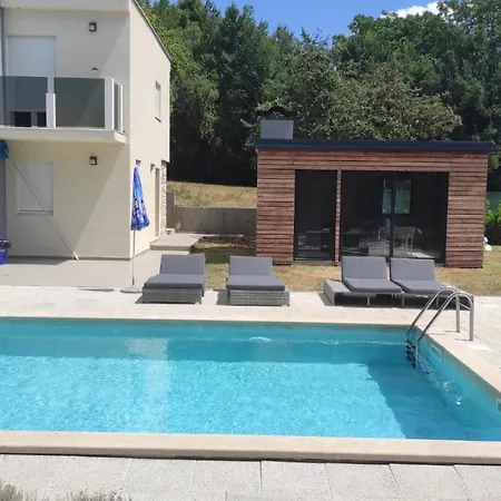 Luxury With Swimming Pool A&n